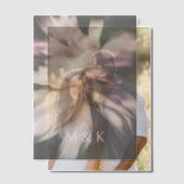 花モダン付けカスタムウェディングモノグラム ベラム紙招待状 (オフセット (カップル))