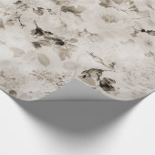 花ヴィンテージのぼろぼろのエレガントで白い灰色のバラ ラッピングペーパー (角)