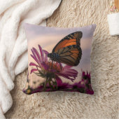 花上のモナークバタフライ クッション (ブランケット)