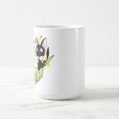 花冠をかぶったかわいい黒白猫 コーヒーマグカップ (中央)