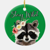 花冠を付けたかわいいアライグマ - Stay Wild セラミックオーナメント (裏面)