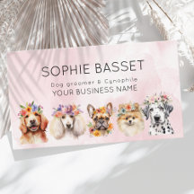 花冠、水色ピンクの愛らしい犬