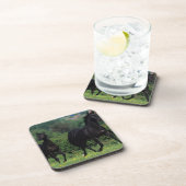 花分野の純血種の馬 コースター (右側)