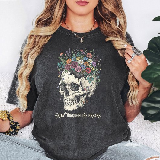 花咲くドクロ「砕けながら咲く」デザイン Tシャツ