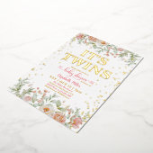 花咲くピンクの花双子の女の子ベビーシャワー 箔招待状 (回転した状態)