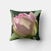 花咲くピンクの蓮の花の夏 クッション (裏面)