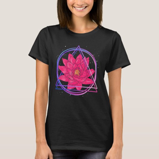 花咲くヨガ スピリチュアル仏教 蓮 1 Tシャツ (正面)