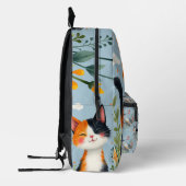 花咲く庭の三毛猫 プリントバックパック (左)