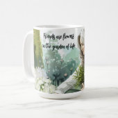 花園で働く女性との友情メッセージ コーヒーマグカップ (正面左)