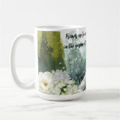 花園で働く女性との友情メッセージ コーヒーマグカップ (左)