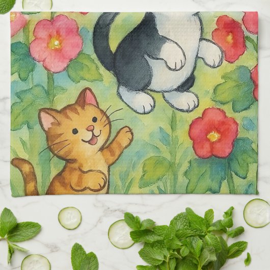 花園で野良猫をなでる キッチンタオル (折り畳み)