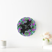 花園の花で遊んでいる猫 ラウンド壁時計 (ホーム)