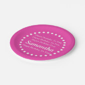 花型女性歌手のピンクおよび白いハッピーバースデーの歌の名前 ペーパープレート (アングル)