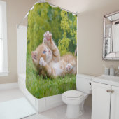 花壇おもしろいのかわいい遊猫の子猫 シャワーカーテン (インサイチュ)