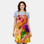 花壇の素晴らしいチューリップの花 エプロン (着用した状態)