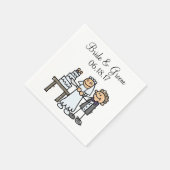 花婿がケーキ結婚を一緒に切る スタンダードカクテルナプキン (角)