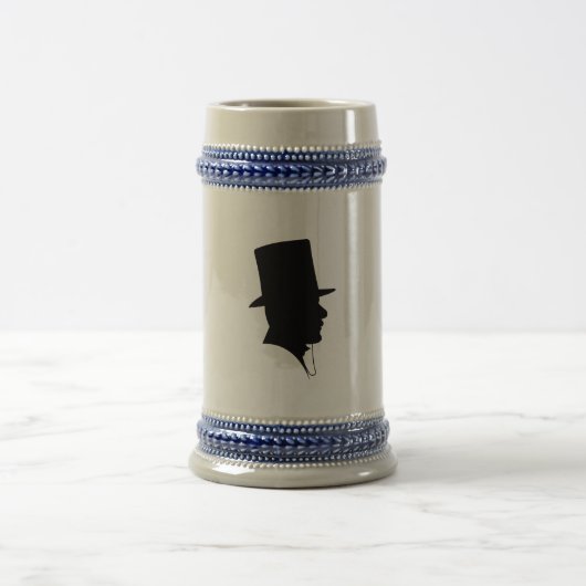 花婿の付添人の祝いのビールステイン ビールジョッキ (中央)