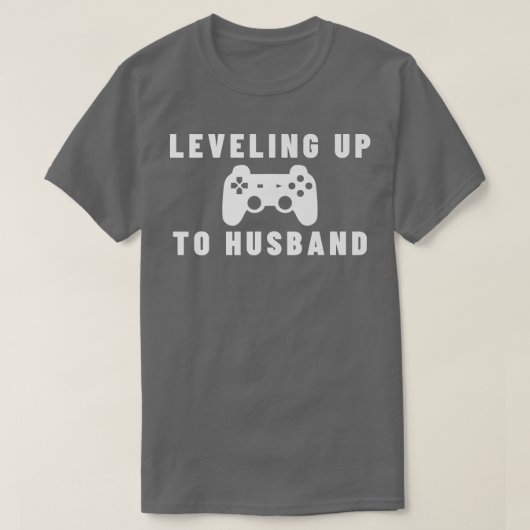 花婿へのエンゲージメントギフト 結婚前のお祝いパーティー Tシャツ (デザイン正面)