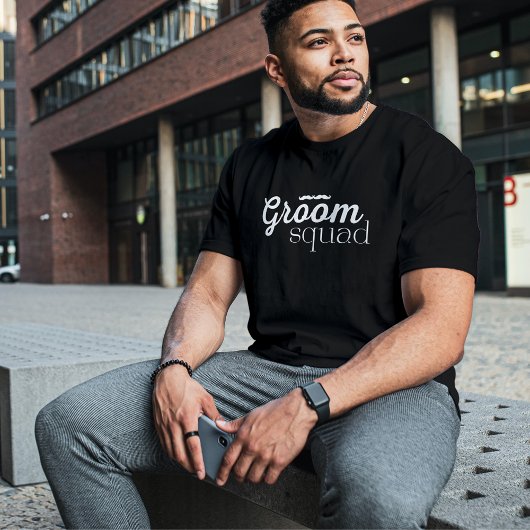 花婿チームのブライズメイドたちとの独身パーティー Tシャツ