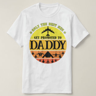 花婿介添人だけが空軍のパパに昇進する Tシャツ