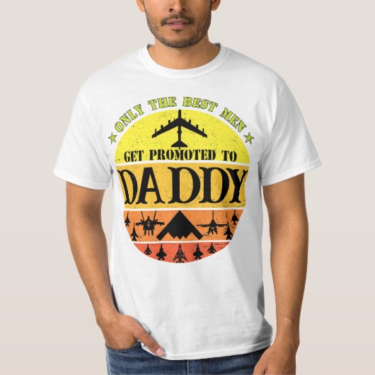 花婿介添人だけが空軍のパパに昇進する Tシャツ (正面)