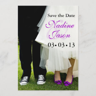 花婿花嫁のスニーカーとハイヒール Save the Date 招待状