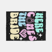 花嫁がやってくる！ ブライズメイド パーティー フリースブランケット (正面(横))