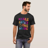 花嫁がやってくるTシャツ 面白い ブライズパーティー Tシャツ (正面フル)