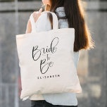 花嫁がシンプル書道結婚へ トートバッグ<br><div class="desc">Bride to Beシンプル結婚の書道トートバッグはおもしろいと書かわいらしを特徴とし、花嫁の新しい姓を持つ。</div>
