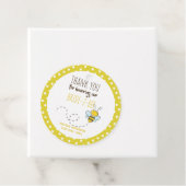 花嫁がハチになるキュートな黄色の水玉模様のブライダルシャワー フェイバータグ (インサイチュ)