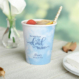 花嫁が雲9に乗っている 紙コップ