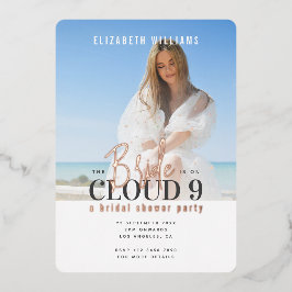 花嫁が雲9上に写真ブライダルシャワー 箔招待状