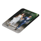 花嫁と花婿が走っている、オリジナルのSave the Date マグネット (左側)