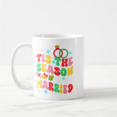 花嫁になる前の独身最後のパーティー、今シーズンは結婚式の季節だ コーヒーマグカップ (左)