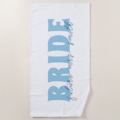 花嫁になる未来のMrs. カスタムネーム ホワイトとブルー ビーチタオル (正面)
