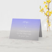 花嫁のお祝いのラベンダーの灰色親 カード (黄色い花)