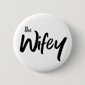 花嫁のための気まぐれなタイポグラフィ「The Wifey」 缶バッジ (正面)