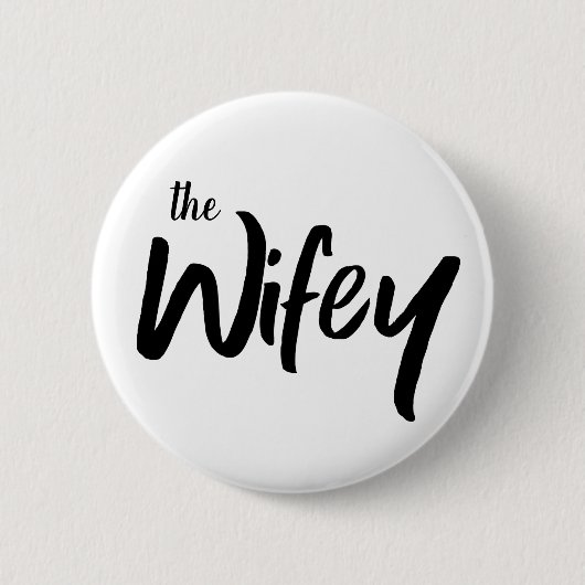 花嫁のための気まぐれなタイポグラフィ「The Wifey」 缶バッジ (正面)