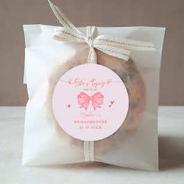 花嫁のノット ピンクの弓 ブライダルシャワーのクラシックラウンドステッカー ラウンドシール