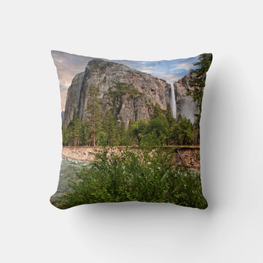 花嫁のベールの滝 クッション (正面)