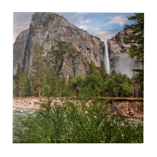 花嫁のベールの滝 タイル (正面)