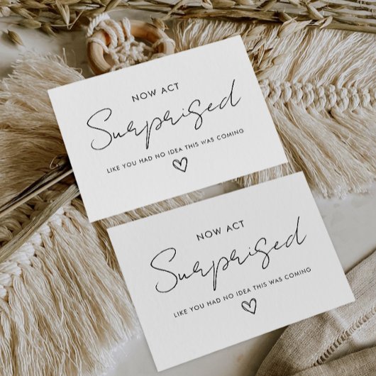 花嫁の付き添い婦人の提案は今や驚いた。 招待状