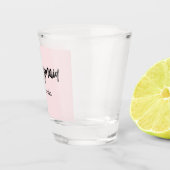 花嫁の仲間を優しいピンクに染めて カリグラフィー・スクリプト ショットグラス (右)