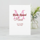 花嫁の仲間 名前 モノグラム ブライズメイド ピンク 日付 招待状 (スタンド正面)