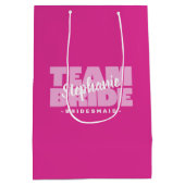 花嫁の仲間 花嫁 ピンク 結婚式 オーダーメイド名 ミディアムペーパーバッグ (裏面)