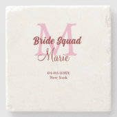 花嫁の分隊の名前モノグラム花嫁メイドピンクの日付 ストーンコースター (正面)