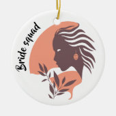 花嫁の分隊、バチェロレッテの花嫁のメイド、バーガンディーピンク セラミックオーナメント (正面)