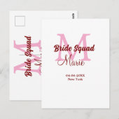 花嫁の友達チームの名前のイニシャルを入れたウェディングプランナー ピンクの日付 ポストカード (正面/裏面)
