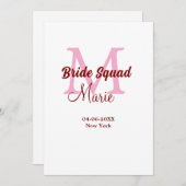 花嫁の友達チームの名前のイニシャルを入れたウェディングプランナー ピンクの日付 招待状 (正面/裏面)