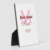 花嫁の友達チームの名前のイニシャルを入れたウェディングプランナー ピンクの 日付 フォトプラーク (側面)
